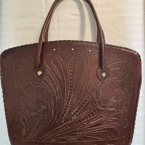Ladies Western Hand Tooled Leather Laptop Bag with sterling sliver conchos. - Picture 7 of 7